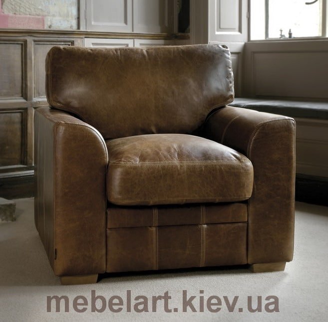 коричневое кожаное кресло