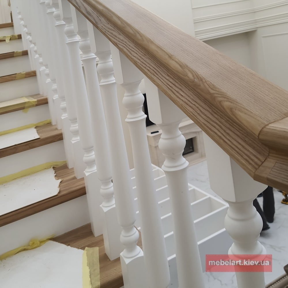 обшивка бетонной лестницы деревянными ступеньками на заказ