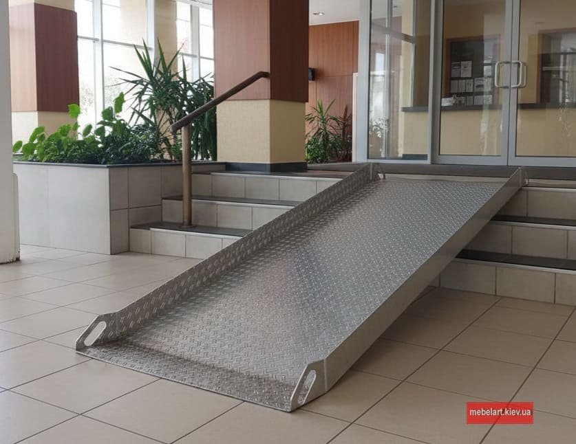 Пандус для людей с инвалидностью в Киеве