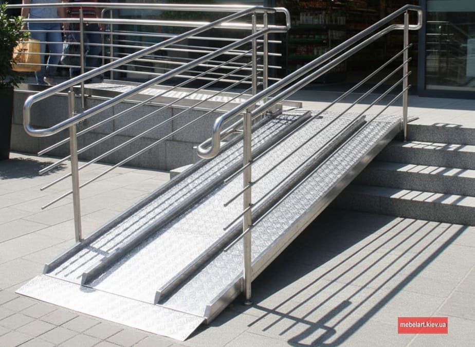 заказать пандус из черного металла