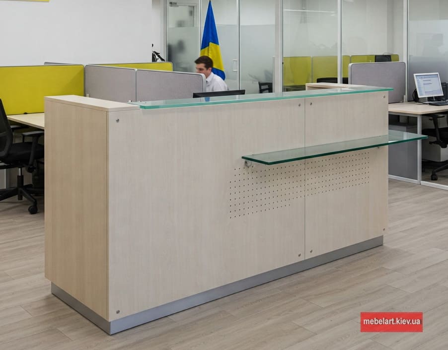 возможные варианты стойка администратора в офис