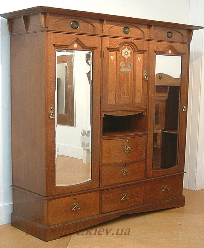 деревянный шкаф с зеркалами