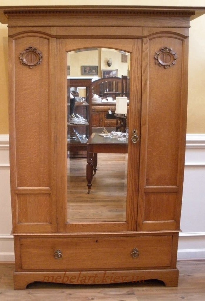 шкаф из сосны с зеркалом