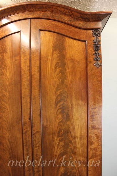 шкаф для одежды из дерева