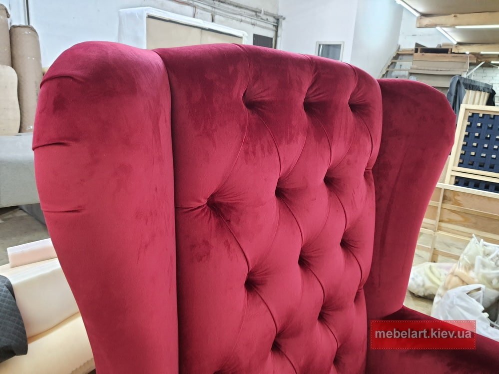 мебель пурпурового цвета