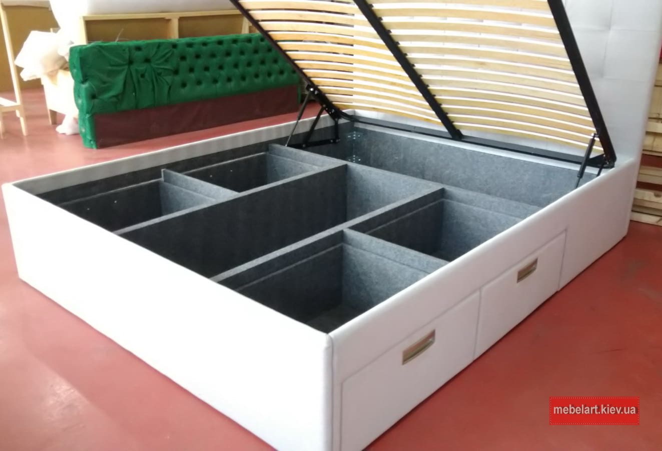мягкая кровать с подьемным механизмом и выдвижными ящиками