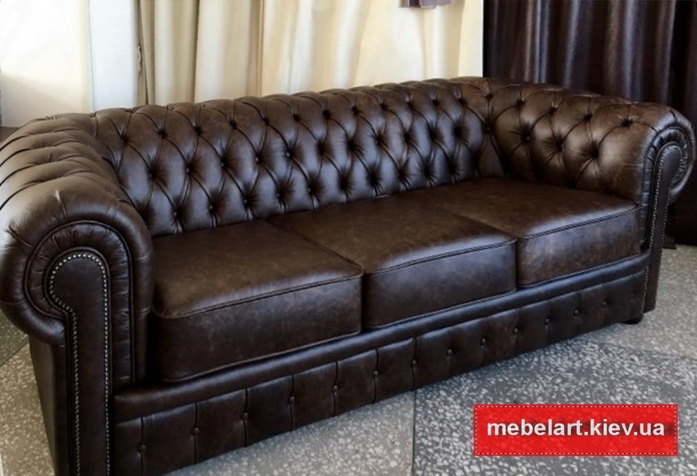 прямой кожаный классический диван  из кожи