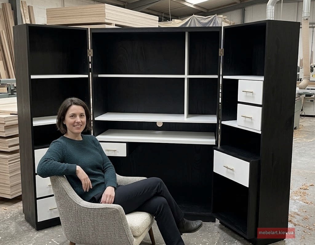 варианты работчего места в деревянном шкафу на заказ