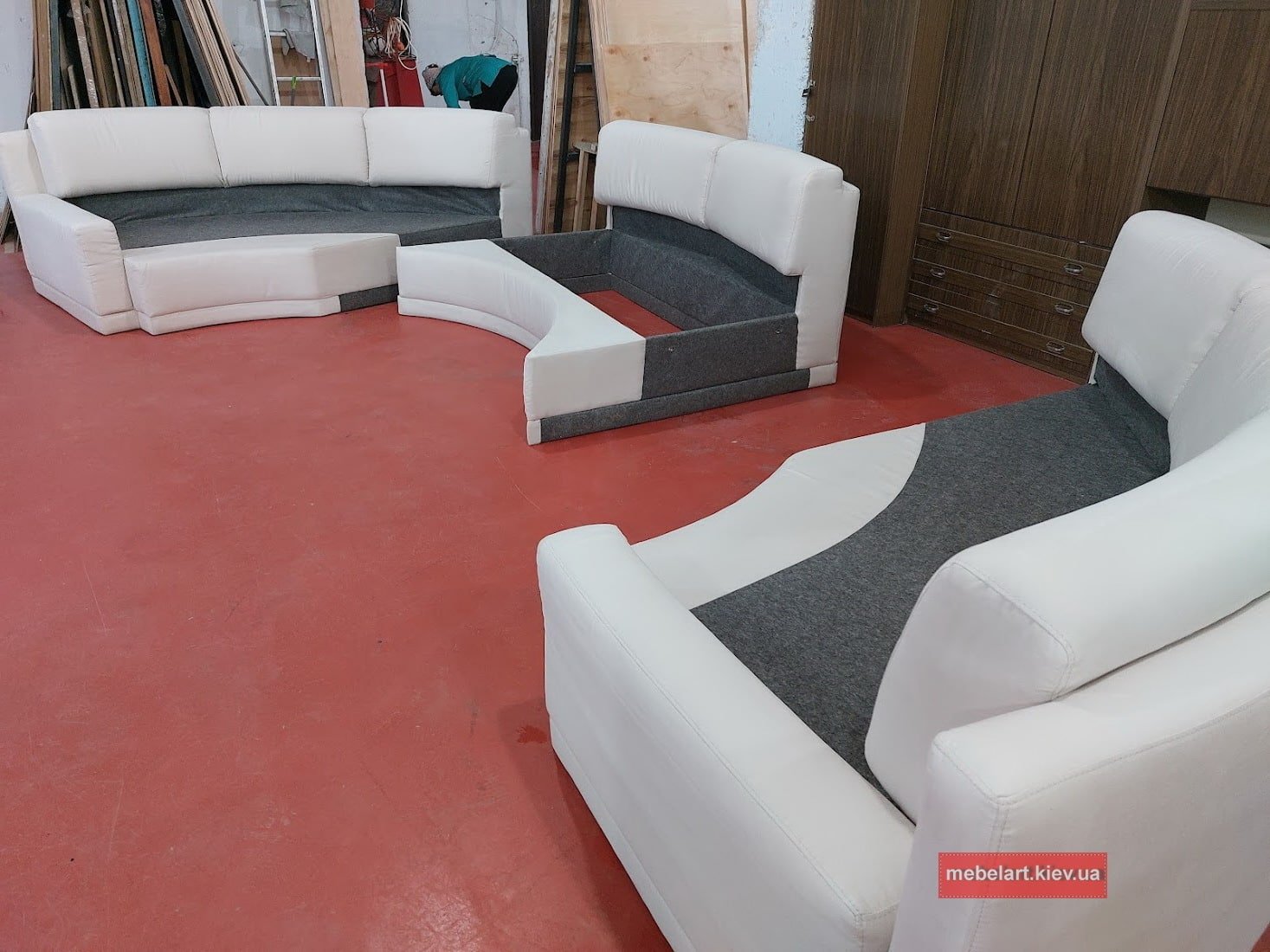 услуги перетяжки мягкой мебели в Киеве