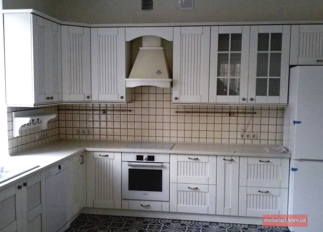 Кухня під стелю за індивідуальним проектом Виготовлення високої кухні на замовлення