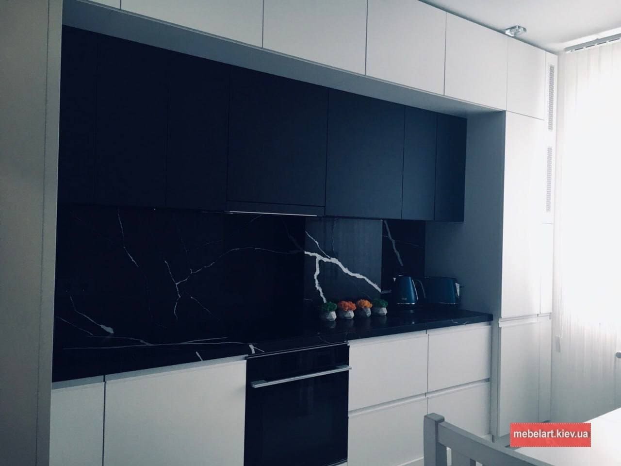 Дизайн кухні в двох кольорах Виготовлення двоколірної кухні під замовлення