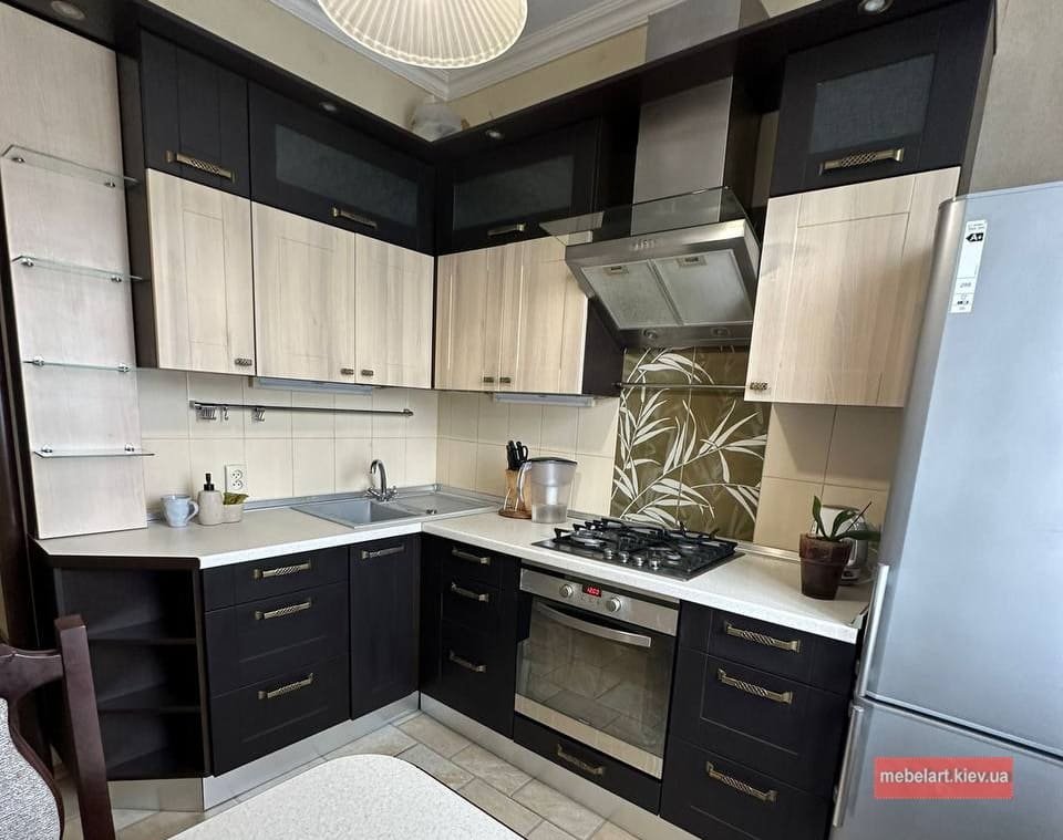 Стильні кухні на замовлення під ключ Виготовлення сучасної кухні з підсвічуванням