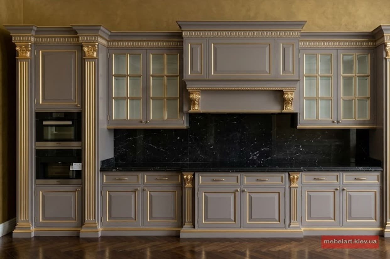 дизайн проєкт кухні з дерева з декором