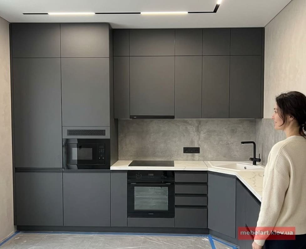 кухня з барною стійкою