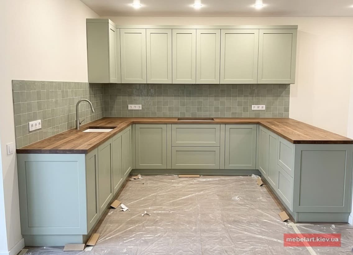 пряма лінійна кухня в інтер'єрі