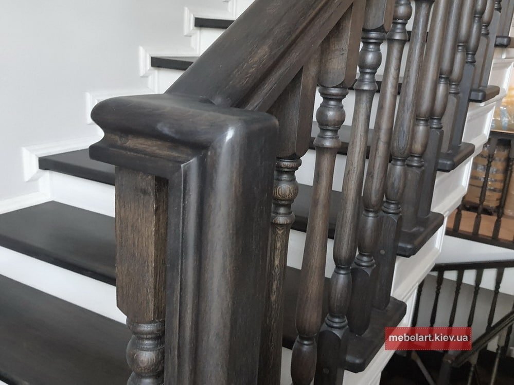 классическая деревянная лестница