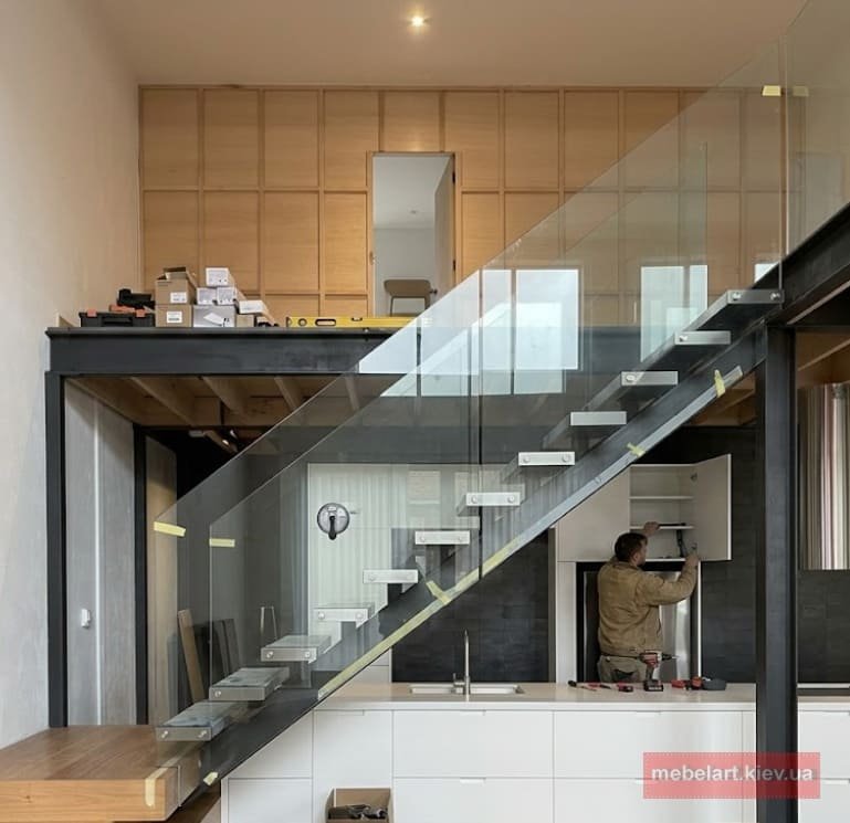 антресольный этаж в квартире Киев