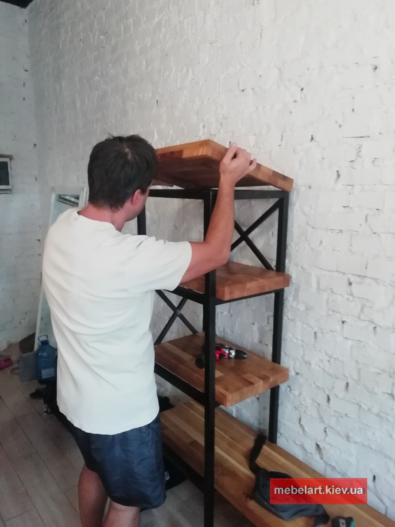 установка деревянной мебели лофт