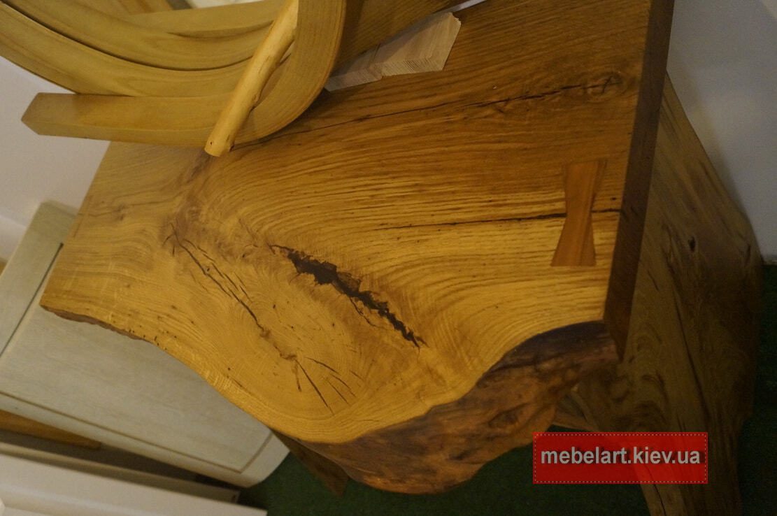 дизайнерский стол из старого дерева с зеркалом