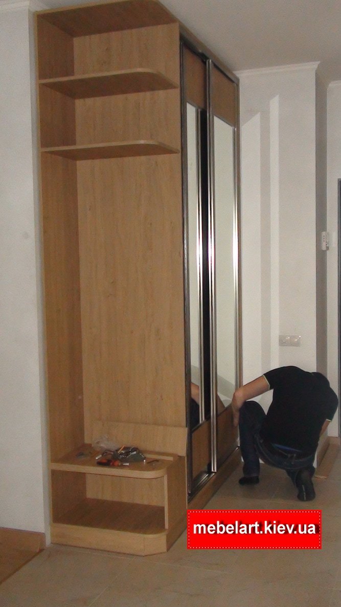 Денис собирает шкаф-купе Дворец Украина 