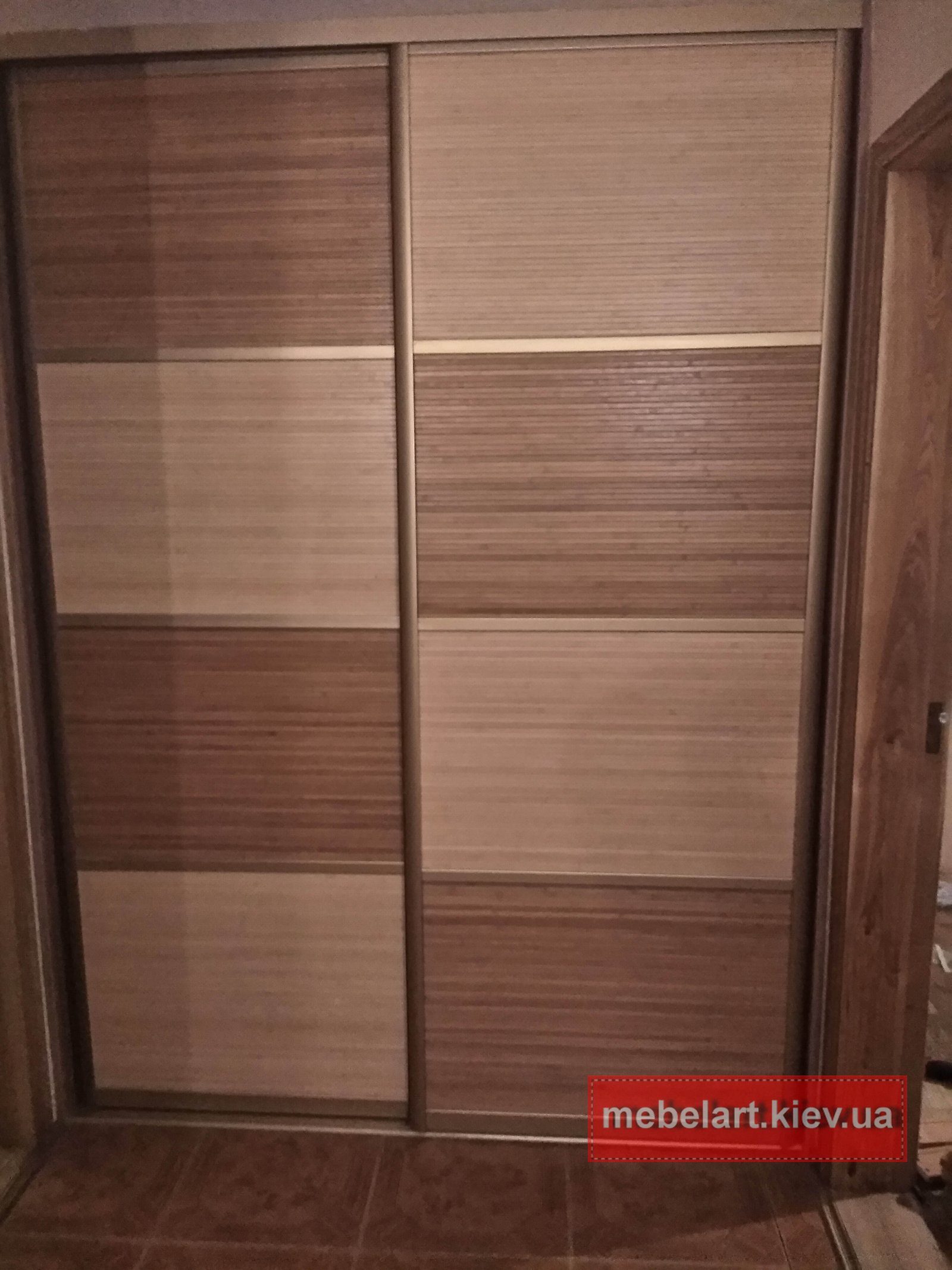 шкаф с фасадами из бамбука