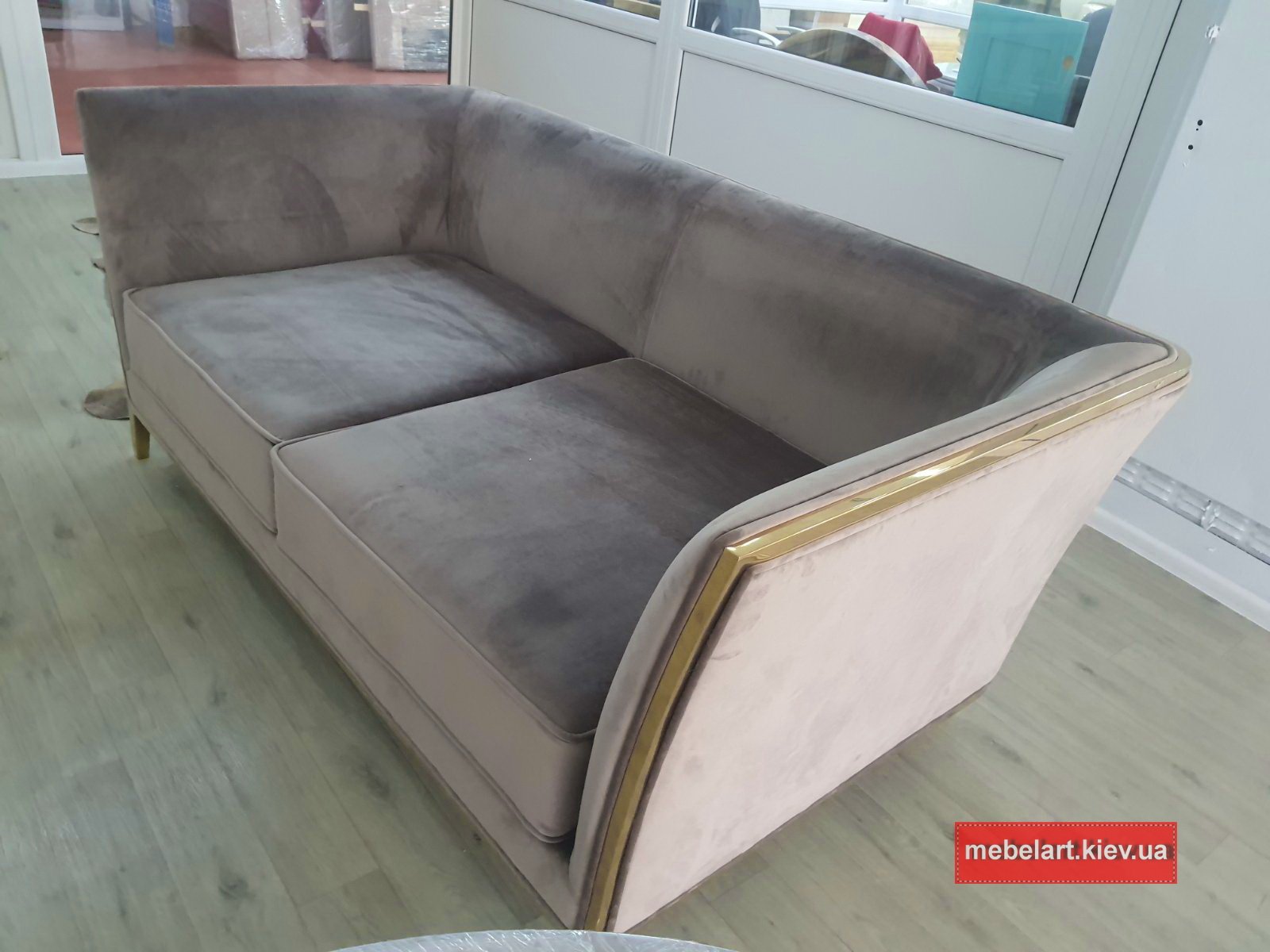купить дизайнерский диван с хромированным каркасом