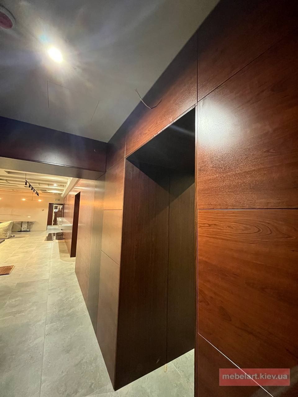 отделка стен и потолка панелями из дерева и фанеры