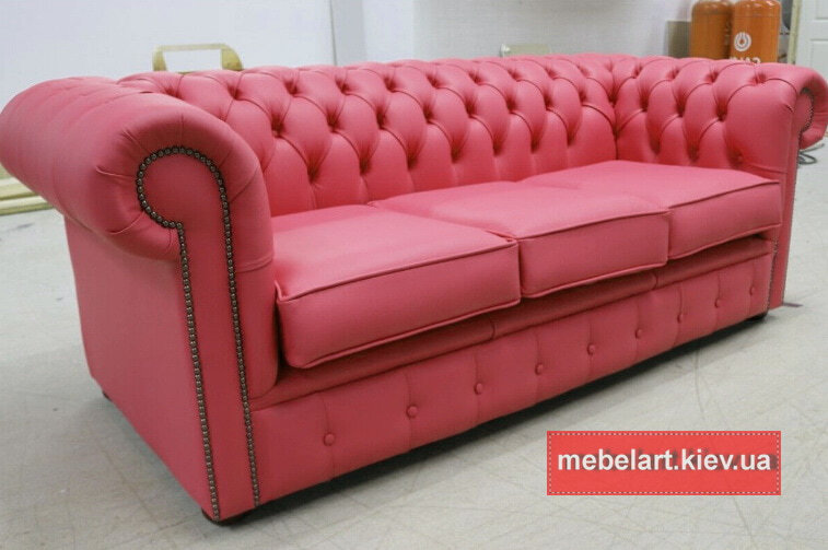 розовый авторский прямой диван в стиле честер